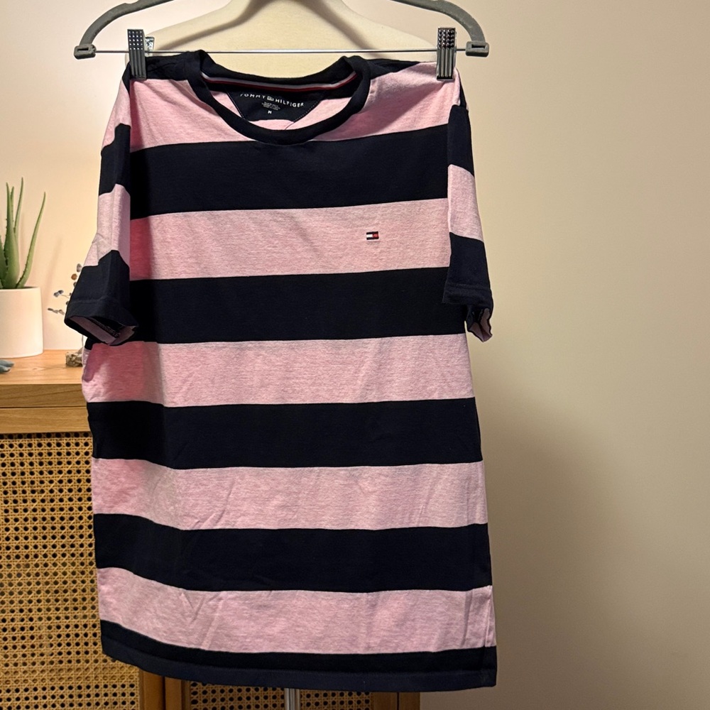 💙 Tommy Hilfiger Men’s Striped T-Shirt - Navy & Pink - Size M